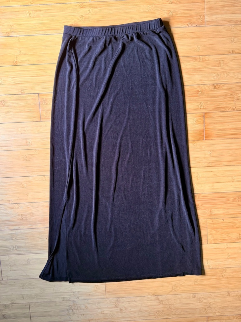 Black Flowy Midi Skirt Elastic Waist Side Slit Minimalist Capsule Wardrobe